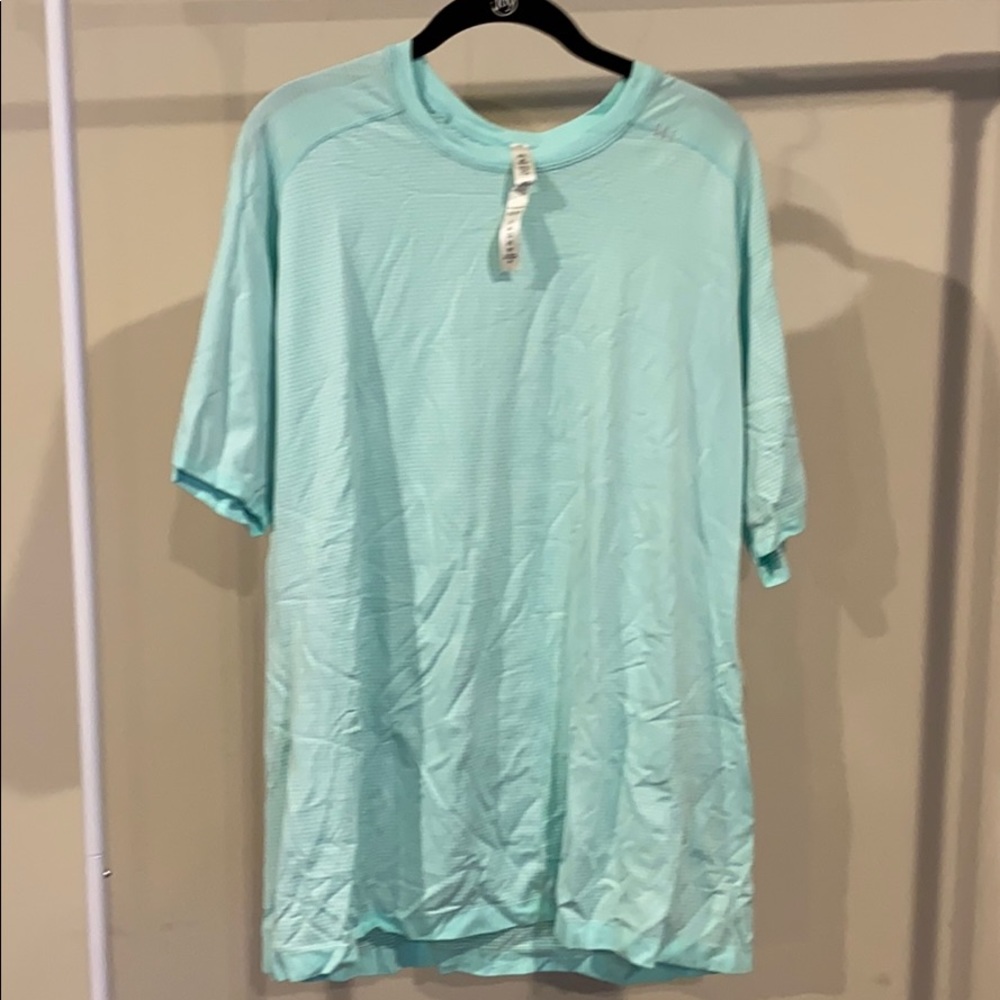 Lululemon men’s metal vent tech SS